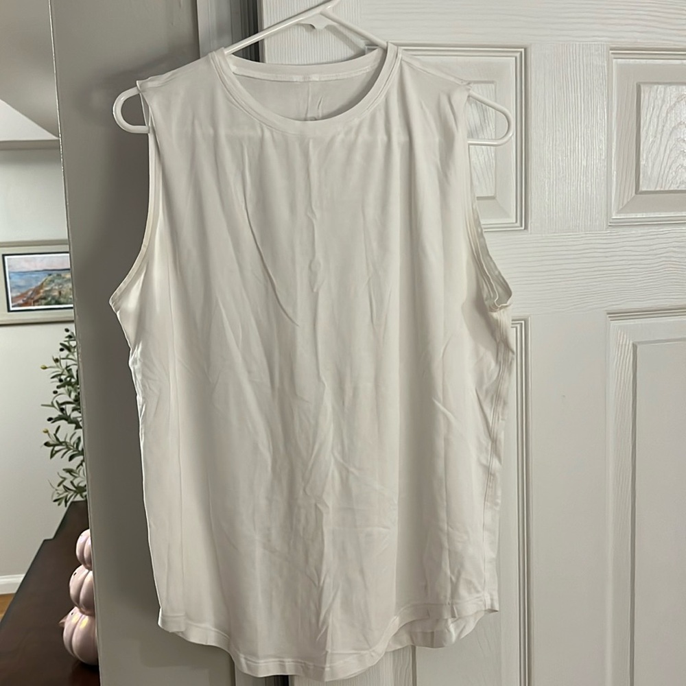 Lululemon women’s muscle tank